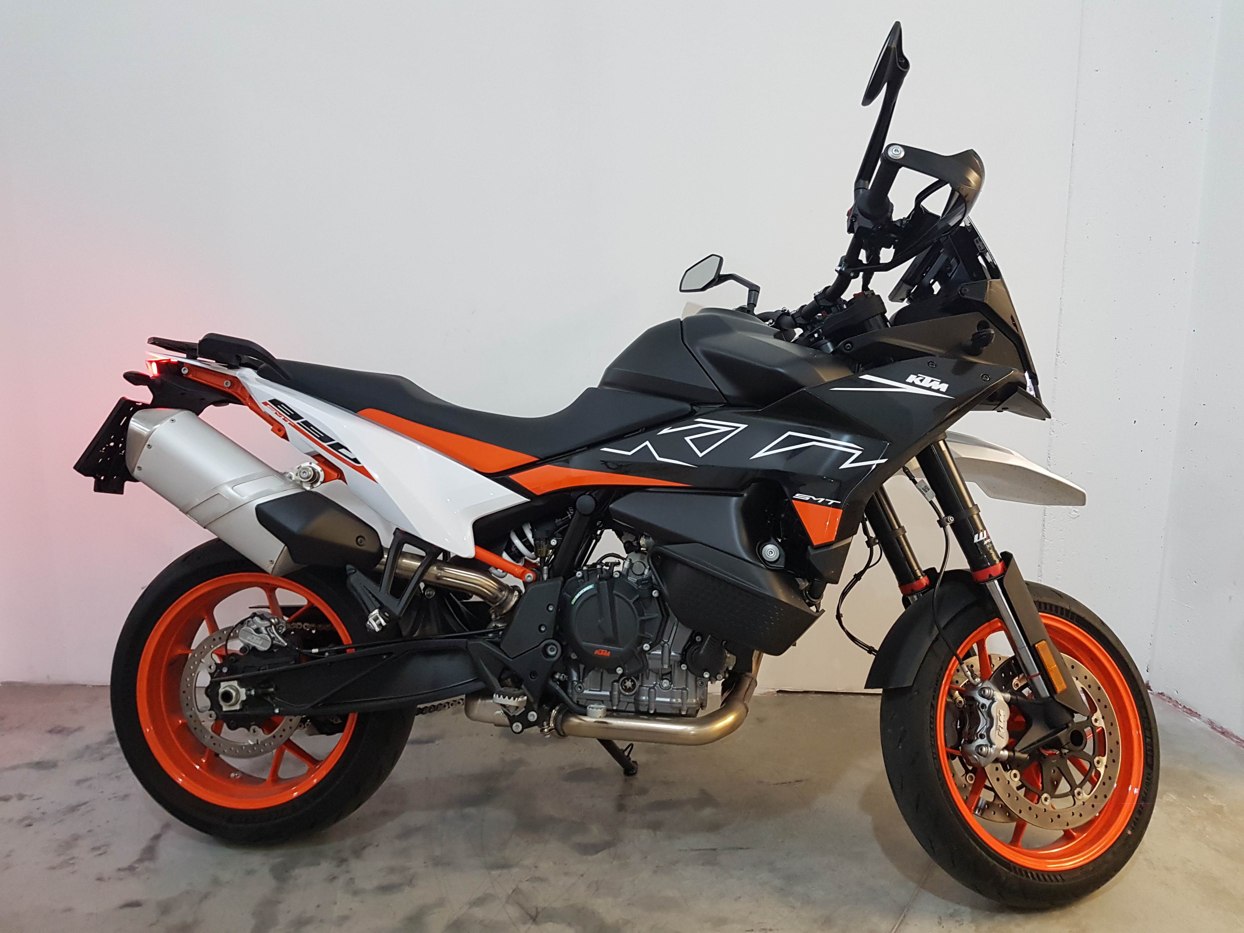 KTM 890 SMT 2024 KTM 890 SMT 2024