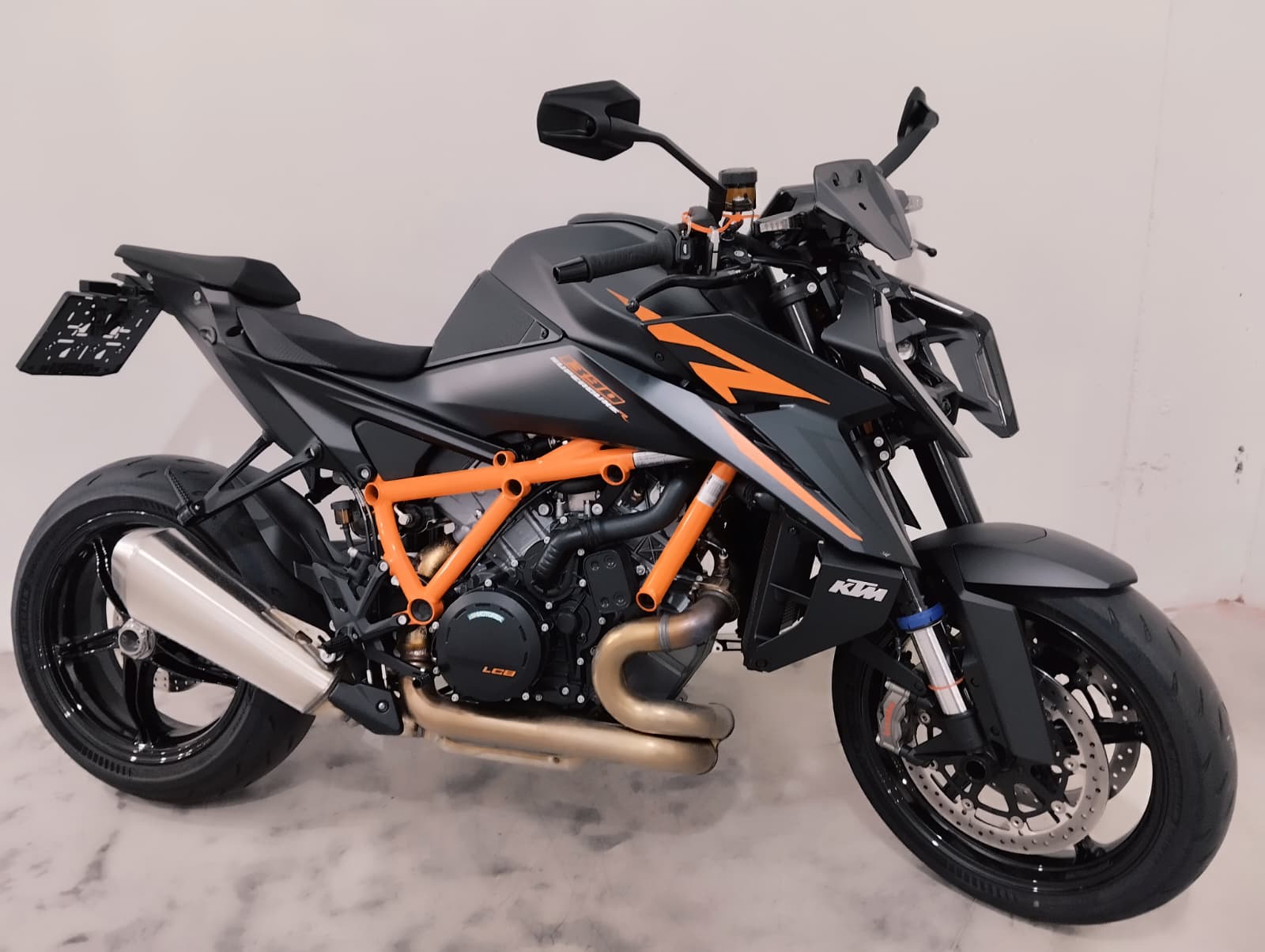 KTM 1390 Super Duke R EVO 2024 KTM 1390 Super Duke R EVO 2024