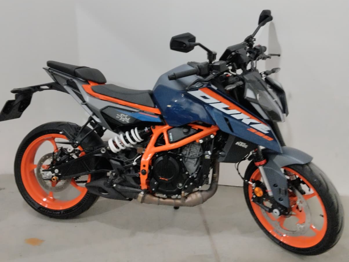 390 DUKE BLUE 2024 JAZDENKA